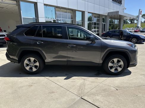 Used 2022 Toyota RAV4 LE AWD/4WD image 10