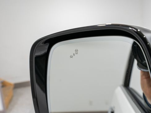 Used 2024 Nissan Armada SL w/ Captain's Chairs Package image 13