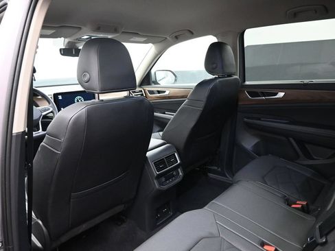 Used 2025 Volkswagen Atlas SE FWD image 14