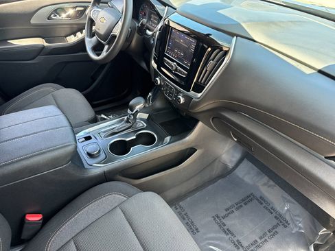 Used 2021 Chevrolet Traverse LS FWD image 23