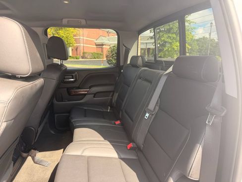 Used 2018 GMC Sierra 1500 SLE w/ SLE Value Package AWD/4WD image 18