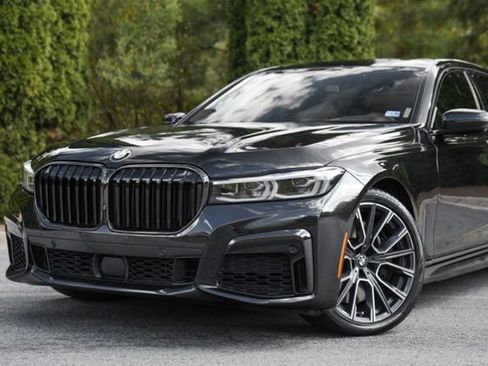 Used 2021 BMW 750i xDrive w/ Luxury Rear Seating Package AWD/4WD image 2