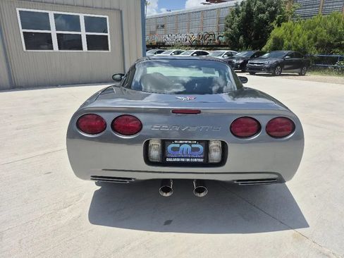 Used 2004 Chevrolet Corvette Coupe w/ Roof Package RWD image 7