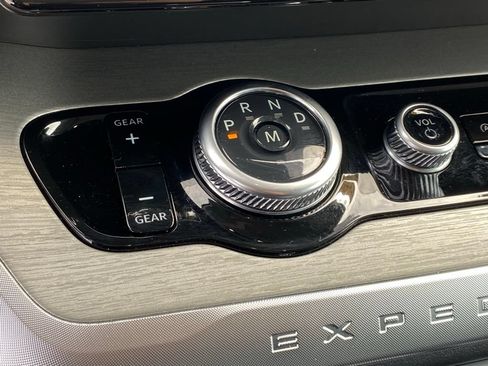 Used 2025 Ford Expedition Max Platinum AWD/4WD image 23
