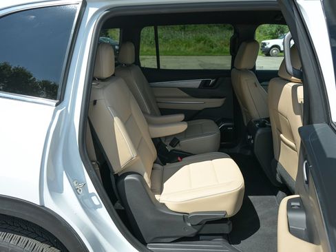 Used 2026 Buick Enclave Preferred AWD/4WD image 37