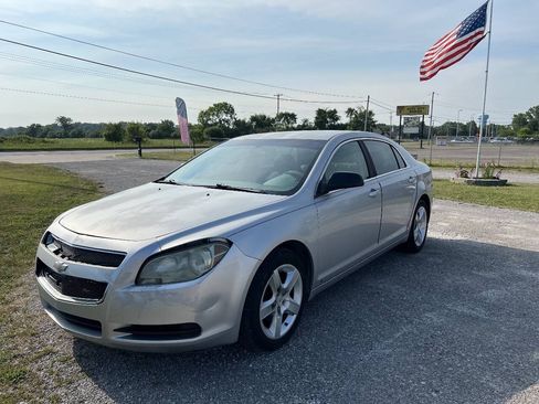 Used 2010 Chevrolet Malibu LS FWD image 4