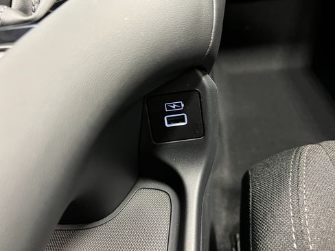 Used 2025 Honda HR-V LX image 19