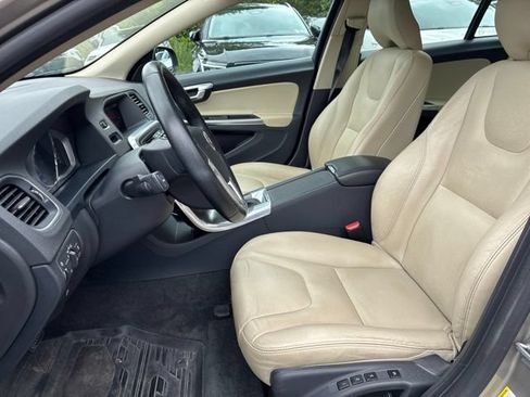 Used 2016 Volvo V60 T5 Premier FWD image 9