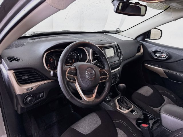Used 2017 Jeep Cherokee Sport w/ Cold Weather Group AWD/4WD image 9