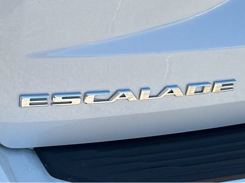 Certified 2023 Cadillac Escalade ESV Premium Luxury AWD/4WD image 5