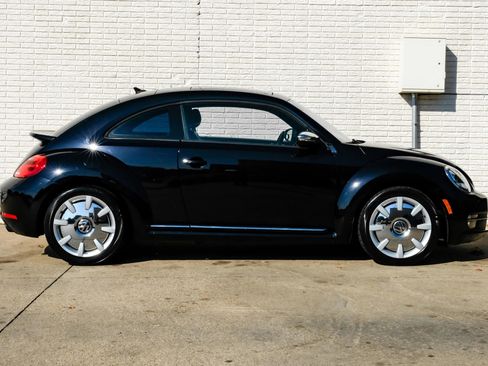 Used 2013 Volkswagen Beetle 2.0T image 4