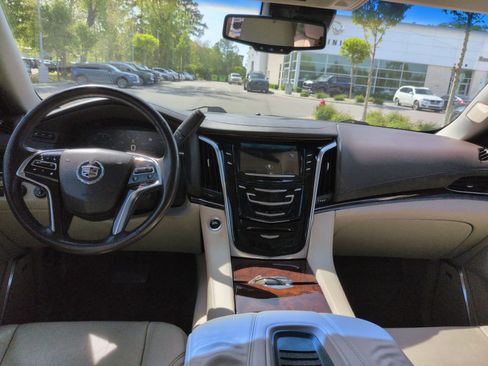 Used 2015 Cadillac Escalade Luxury AWD/4WD image 31