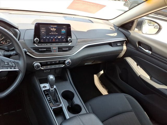 Used 2025 Nissan Altima 2.5 SV FWD image 13