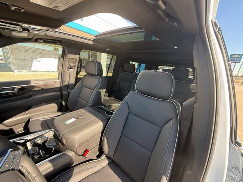 New 2026 Chevrolet Suburban Premier w/ Sun And Tow Package image 17