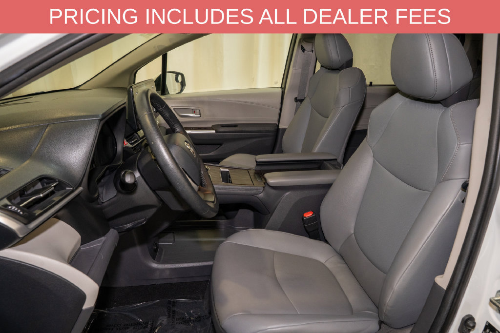 Used 2021 Toyota Sienna XLE FWD image 11