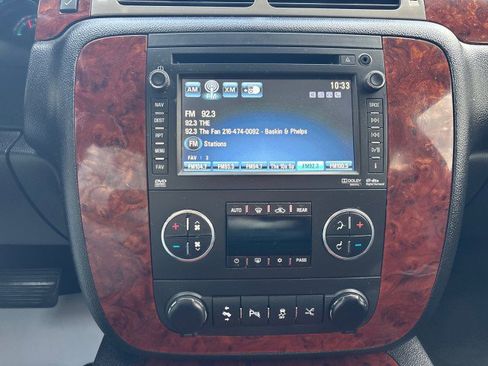 Used 2013 Chevrolet Suburban LTZ image 18