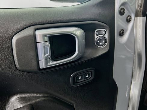 Used 2022 Jeep Wrangler Unlimited Sport image 32