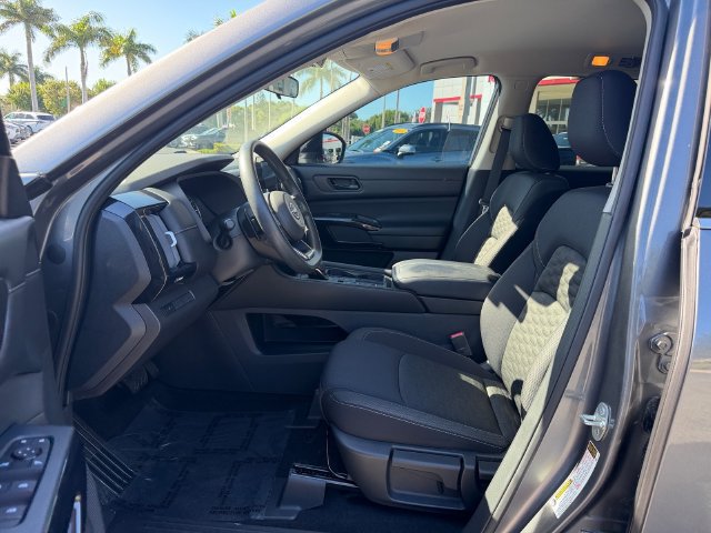 Used 2023 Nissan Pathfinder S FWD image 10