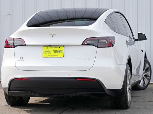 Used 2022 Tesla Model Y Long Range image 5