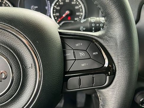 Used 2020 Jeep Renegade Altitude FWD image 10