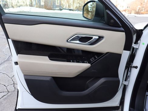 Used 2018 Land Rover Range Rover Velar S image 22