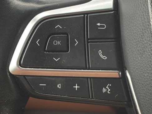 Used 2020 Toyota Highlander Platinum image 11