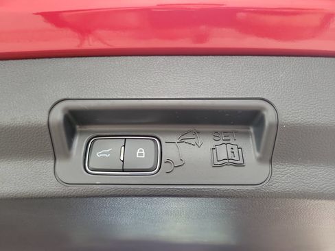 Used 2022 Ford Explorer XLT w/ Equipment Group 202A RWD image 7