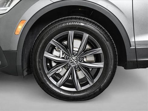 Used 2023 Volkswagen Tiguan SE AWD/4WD image 24