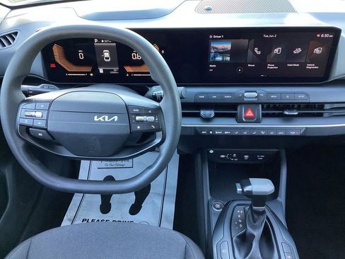 Used 2025 Kia K4 FWD image 17