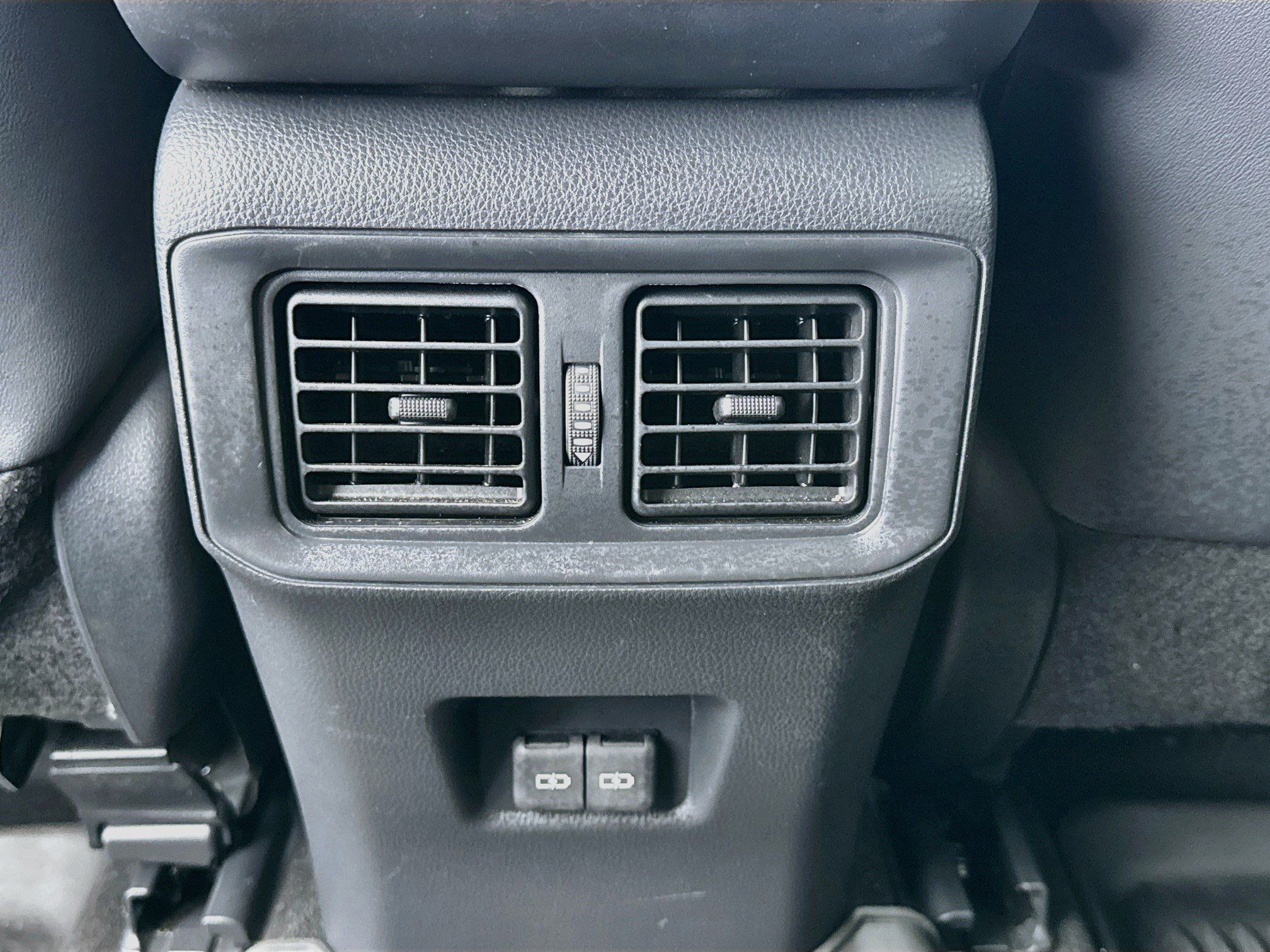 Used 2025 Toyota RAV4 XSE AWD/4WD image 17