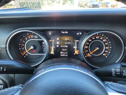 Used 2018 Jeep Wrangler Unlimited Sahara w/ Cold Weather Group AWD/4WD image 29