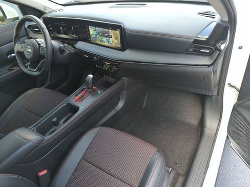 Certified 2025 Nissan Kicks SR FWD image 22
