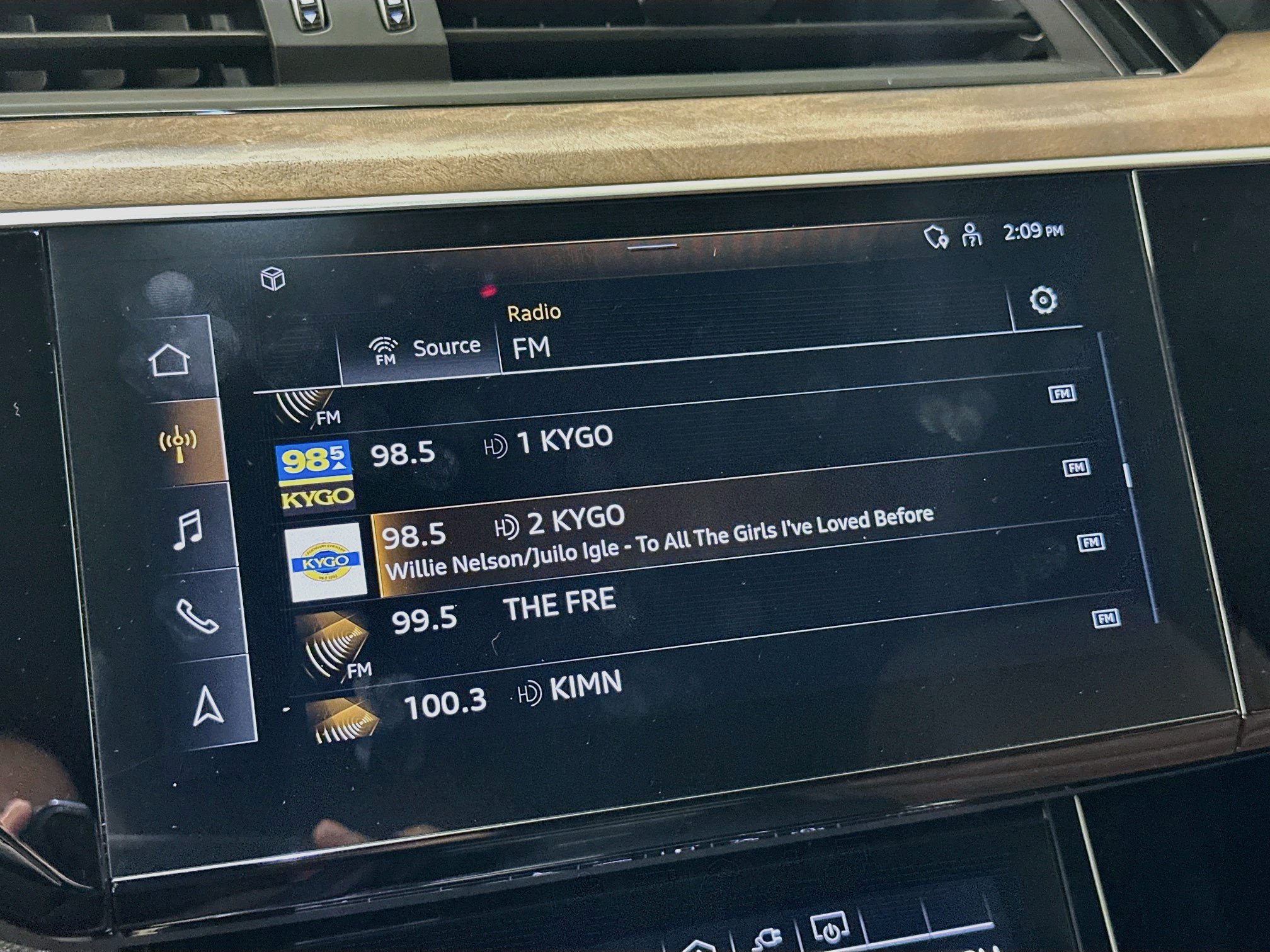 Used 2022 Audi e-tron Premium Plus AWD/4WD image 21