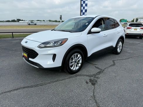 Used 2020 Ford Escape SE image 1