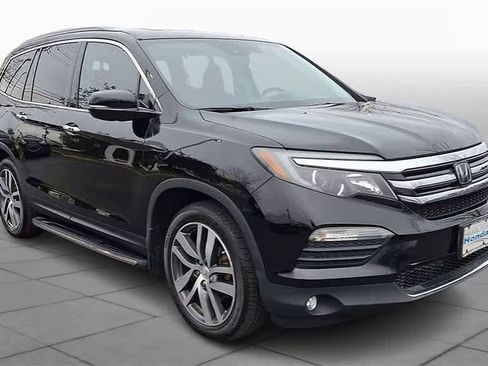 Used 2017 Honda Pilot Elite image 2
