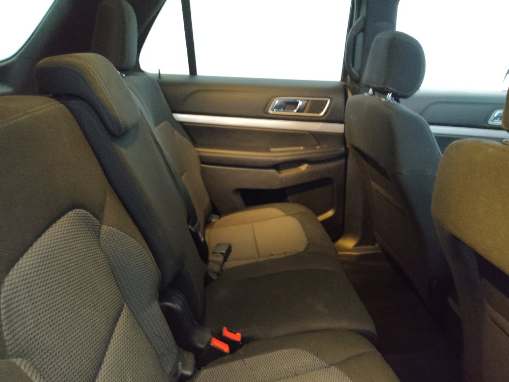Used 2017 Ford Explorer XLT AWD/4WD image 19