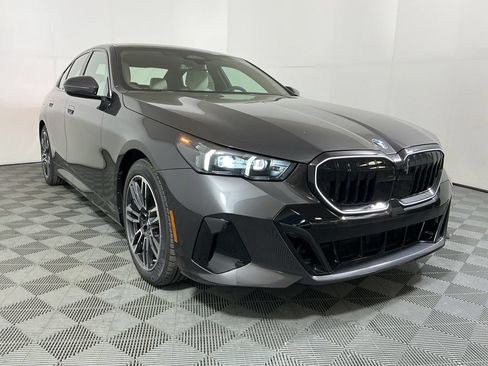 New 2027 BMW 530i xDrive w/ M Sport Package AWD/4WD image 4