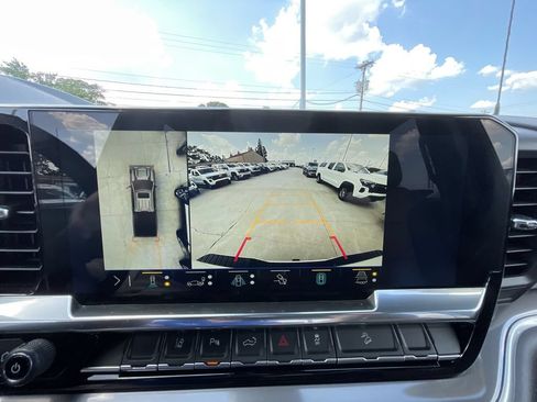 Used 2025 Chevrolet Silverado 2500 High Country w/ Technology Package AWD/4WD image 15