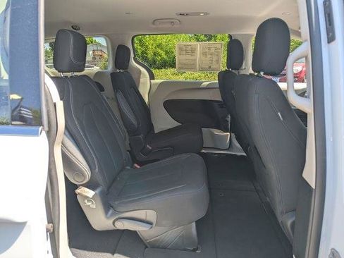 Used 2023 Chrysler Voyager LX FWD image 35