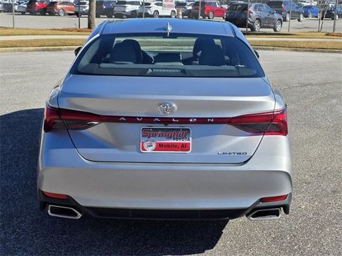 Used 2019 Toyota Avalon Limited image 3