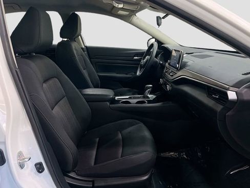Used 2024 Nissan Altima 2.5 SV FWD image 14