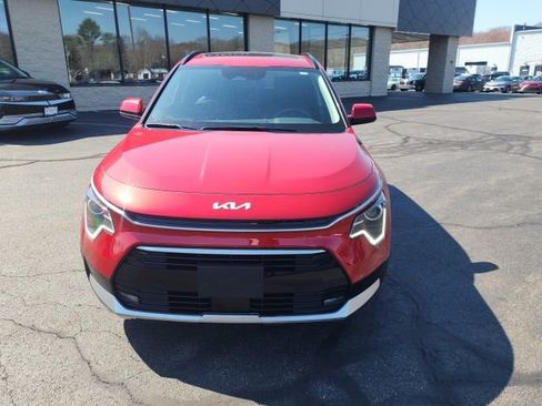 Used 2023 Kia Niro EX Touring FWD image 10