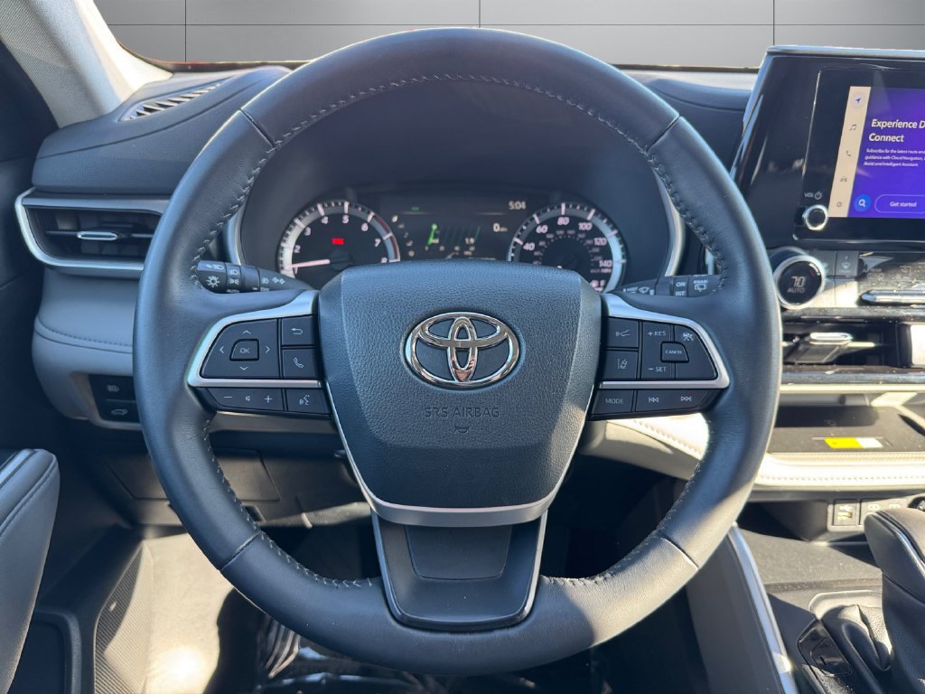 Used 2024 Toyota Highlander XLE AWD/4WD image 13