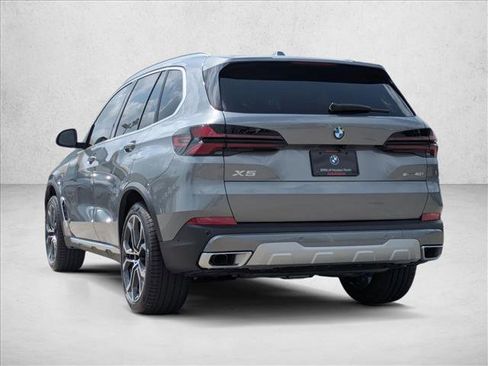 Used 2026 BMW X5 sDrive40i image 9