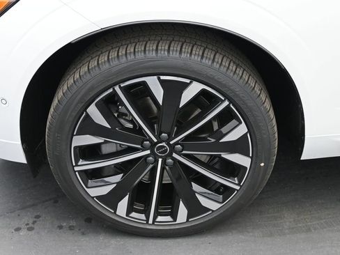New 2026 Volvo XC60 B5 Ultra w/ Climate Package image 4