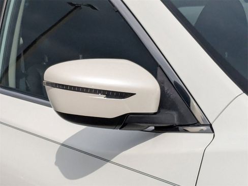 Used 2020 Nissan Rogue SV image 10