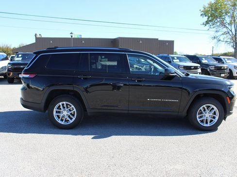 Used 2023 Jeep Grand Cherokee L Laredo image 4