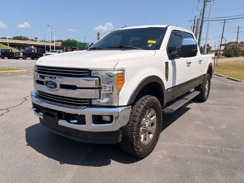 Used 2017 Ford F250 Lariat w/ Chrome Package AWD/4WD image 3