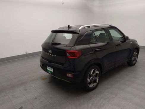 Used 2022 Hyundai Venue SEL FWD image 9