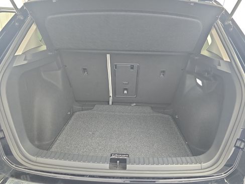 Certified 2025 Volkswagen Taos SE FWD image 12